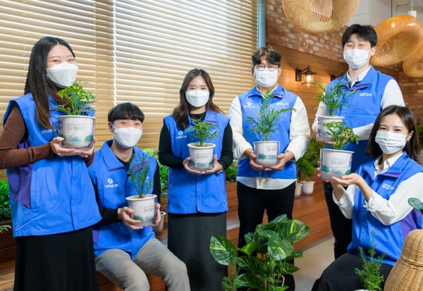 신한라이프가 탄소중립을 위한 '빛나는 숲' 캠페인을 전개한다. 사진=신한라이프