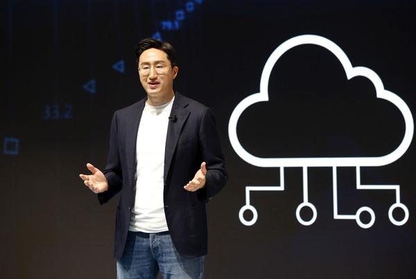 지난 5일 미국 라스베이거스 ‘CES 2022’ 현장에서 개최된 현대중공업그룹 프레스컨퍼런스에서 현대중공업지주 정기선 대표가 그룹의 미래비전인 ‘Future Builder’를 소개하고 있다.(사진=현대중공업그룹)