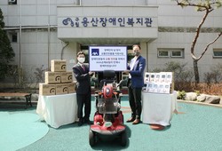 AXA손해보험이 장애인 교통안전용품 지원 캠페인을 진행했다. 사진=AXA손해보험