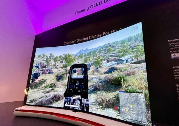 LG디스플레이가 SID 2022에서 선보인 벤더블 디스플레이 모습. (사진=LG디스플레이)