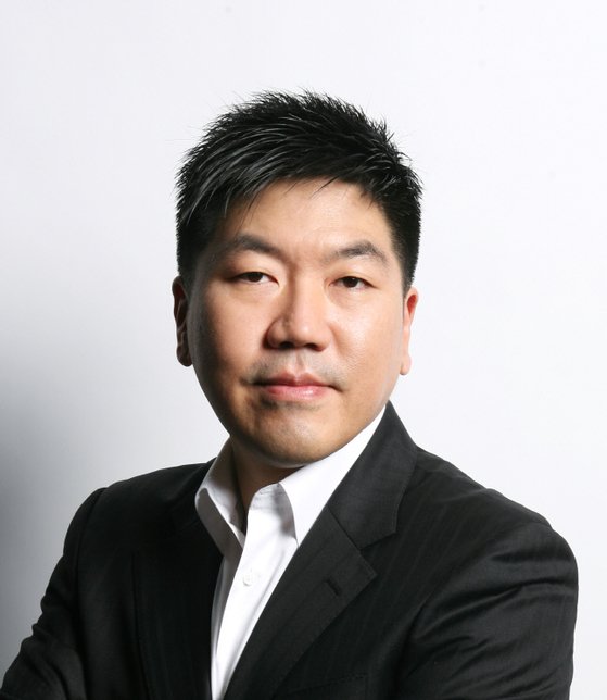 회사 주가가 10만원을 회복할 때까지 최저임금만 받겠다고 선언한 김진태 대표. 기업 체질개선으로 위기를 극복하겠다는 자신감 표출로 해석된다.(사진=한샘)