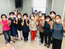 AXA손해보험이 서울 용산구 소재 시립용산노인종합복지관과 협력해 관내 어르신들을 위한 ‘무야호’ 행사를 진해한다. 사진= AXA손해보험