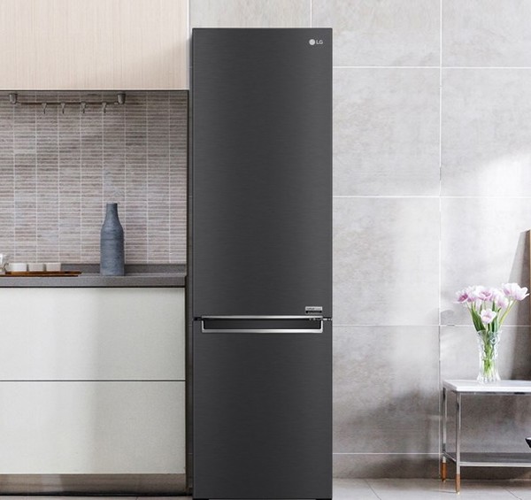 LG전자 ‘2도어 상냉장 하냉동 냉장고’ 신제품. 사진=LG전자
