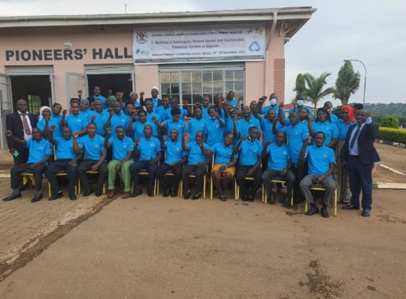 우간다 새마을금고 연수생들이 입교식 행사에 참석해 단체사진을 찍고 있다. 사진=새마을금고중앙회 제공