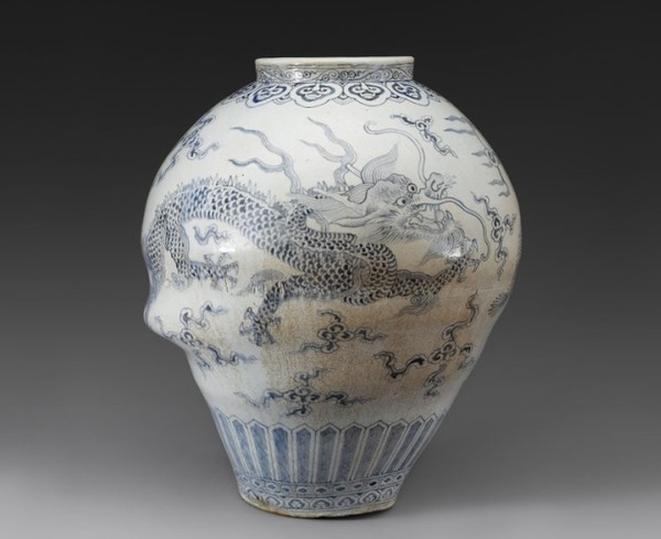 조선 전기 백자 청화 구름 용무늬 항아리 도자기(1974년 박병래 기증) 사진 제공=문화채정