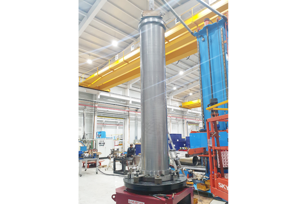 수소저장용기 내부에 들어가는 베셀(Vessel)에 ‘와이어 와인딩’ 기술로 강선(Steel Wire) 감은 모습. 사진=포스코