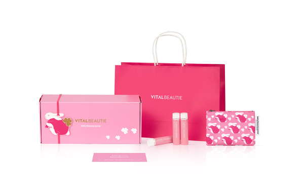 아모레퍼시픽 바이탈뷰티가 2023년 토끼 해를 맞아 ‘슈퍼콜라겐 에센스’ 한정판 ‘NEW YEAR 스페셜 에디션’을 출시한다. 사진=아모레퍼시픽