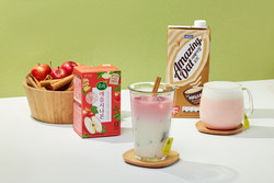 샘표의 순작과 매일유업 어메이징 오트가 손잡고 ‘순작 애플시나몬 어메이징 오트 밀크티 키트’를 출시한다. 사진=샘표