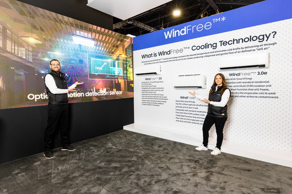 삼성전자가 6일부터 8일까지(현지시간) 미국 애틀란타에서 열리는 북미 최대 공조전시회 'AHR 엑스포'에 참가해 다양한 친환경 공조 솔루션을 선보인다. 삼성전자 직원들이 전시장에서 다양한 상업용·가정용 신제품을 소개하고 있는 모습. (사진=삼성전자)