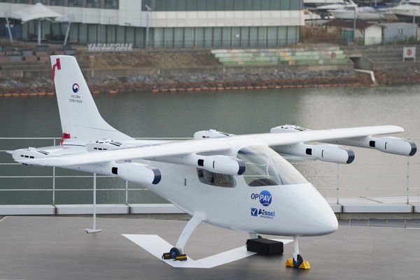 지난해 경기도 김포시에서 열린 2022 도심항공모빌리티(UAM) 비행시연 행사에서 국내 제작 UAM 구조시제기 OPPAV모습.사진=국토교통부