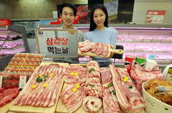 이마트가 삼삼데이를 맞아 물가 안정 목적으로 대대적인 할인 행사를 총력으로 진행한다. 사진=이마트