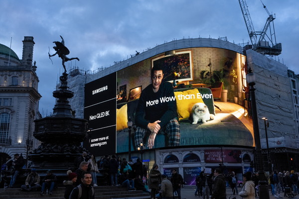 삼성전자가 2023년형 Neo QLED 8K 등 TV 신제품 세계 출시를 앞두고 지난 2일(현지시간)부터 영국 런던 피카딜리 광장에 대형 옥외광고를 진행했다. 사진=삼성전자