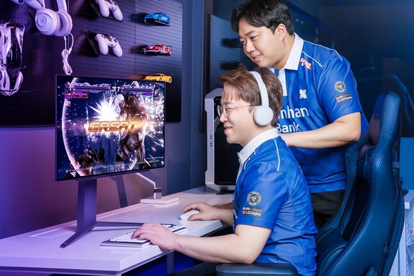 LG디스플레이 DRX 스폰서십'무릎' 배재민(왼쪽) 'Infested' 박병호 선수. 사진=LG디스플레이