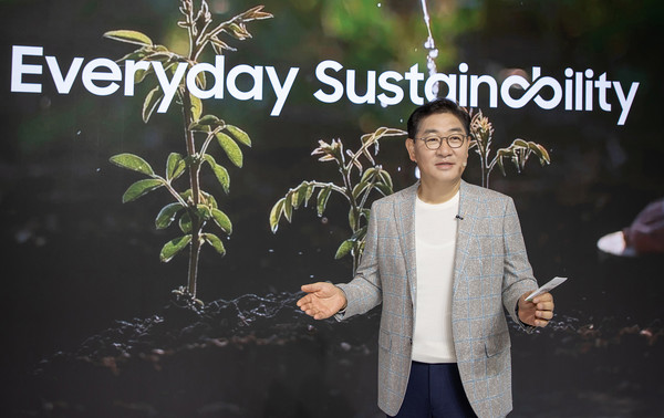 한종희 삼성전자 DX부문장 부회장이 21일 서울시 중구에 위치한 커뮤니티 하우스 '마실'에서 열린 '비스포크 라이프(BESPOKE Life)' 미디어데이에서 기조연설을 하고 있는 모습. 사진=삼성전자