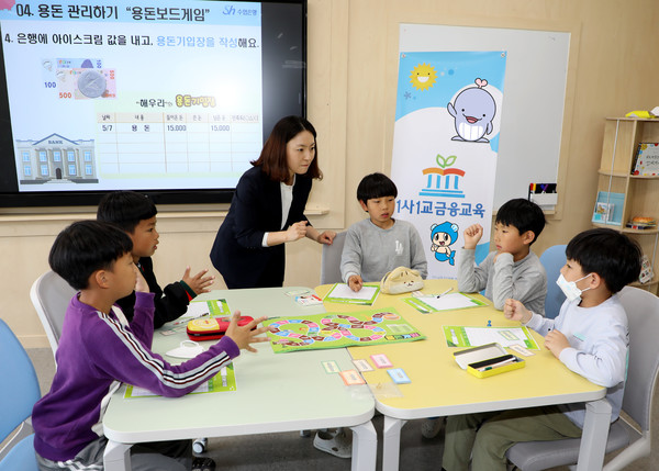 ㅇ느Sh수협은행이 수협은행, 도서·어촌 지역 학교 14곳에 ‘찾아가는 금융교육’을 제공한다. 사진=Sh수협은행