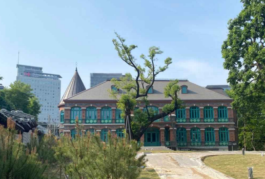 재건된 돈덕전 전경. 사진 제공=문화재청