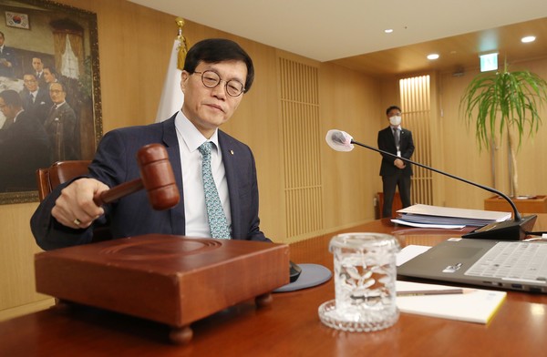 한국은행 이창용 총재가 금융통화위원회 정례회의에 참석했다. 사진=한국은행