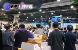 NS홈쇼핑이 24일 오전 8시 30분 가락시장 경매에 참가해 당일 낙찰 받은 농산물을 바로 판매하는 '시크릿 지인 찬스 노마진 쇼'의 론칭방송을 진행한다. 사진=NS홈쇼핑