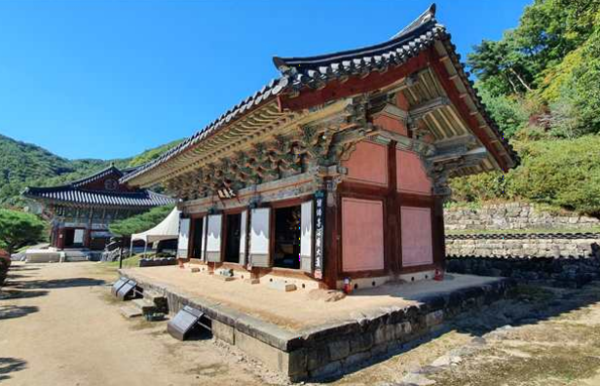 용문사 대장전과 윤장대(수리 전 현황). 사진 제공=문화재청