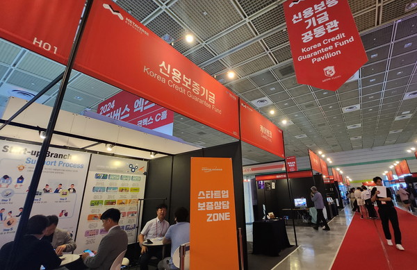 신용보증기금이 ‘2023 메타버스 엑스포’에 ‘신보 스타트업 유니버스관’을 설치해 신보의 혁신스타트업 19개사 제품 홍보와 판로 개척을 지원하고 있다. 사진=신용보증기금