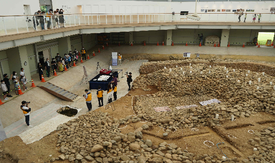 ‘1500년 전 신라 무덤 안으로 선을 넘다’ 2021년 공개 행사 모습. 사진 제공=문화재청