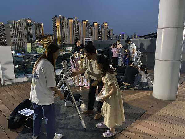 '달 보는 도서관' 프로그램 진행 모습. 사진=성남시