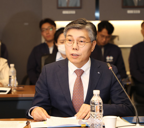 6일 오전 대구 수성동 본점에서 황병우 DGB대구은행장이 시중은행 전환 추진 배경과 기대 효과를 설명하고 있다. 사진=대구은행