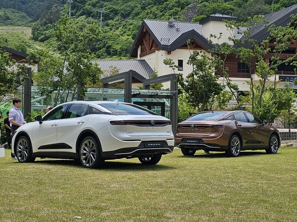 16세대 토요타 크라운 사진=권진욱 기자