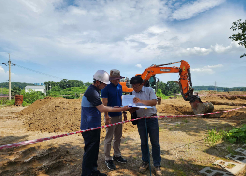 발굴현장 사전 안전관리계획서 점검. 사진 제공=문화재청