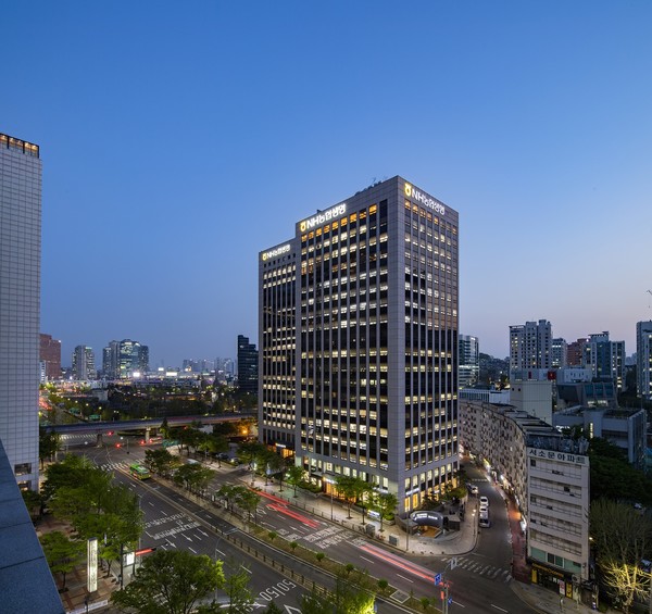 NH농협생명 야간 전경. 사진=NH농협생명