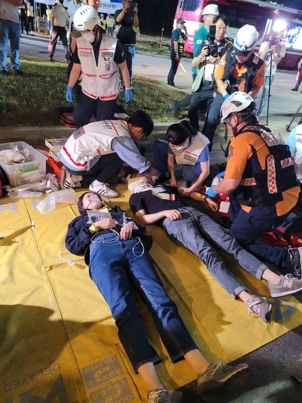 8일 새벽2시 진행한 고속철도 터널 화재 사고 대응 훈련의 모습. 사진=성남시