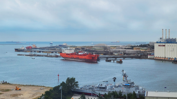 울산항만공사 전망대에서 바라본 울산CLX 외항 제3부두. 사진=김하늘 기자