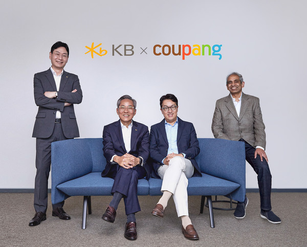 KB국민카드는 쿠팡과 손잡고 혁신적인 카드 상품인 '쿠팡 와우 카드' 런칭에 나선다. 사진=KB국민카드