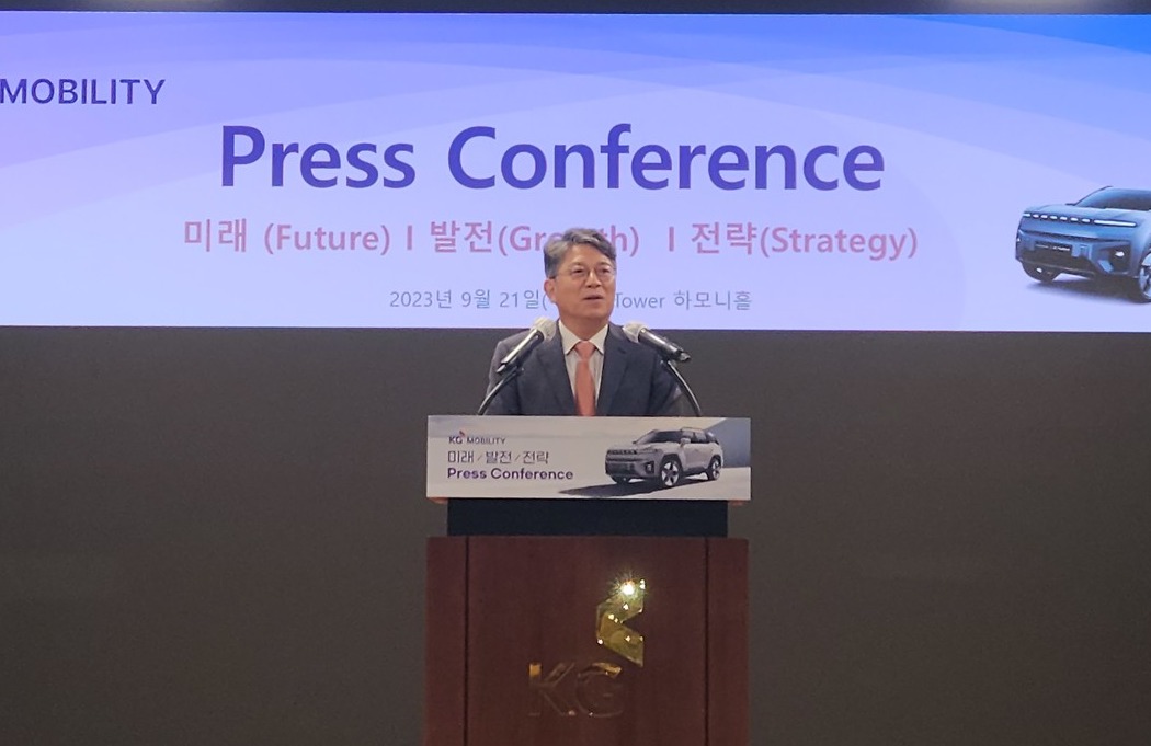 21일 서울 중구 KG Tower에서 진행된 'KG모빌리티 미래 발전 전략 프레스 컨퍼런스'에서 곽재선 KG모빌리티 회장이 발언하고 있다. 사진=신용준 기자
