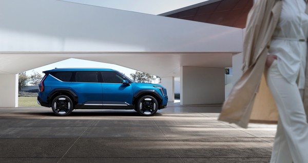 기아가 EV9 차량 전 생애주기에 걸쳐 책임지는 구매 프로그램 'EV9 토탈 솔루션'을 출시했다. 사진=기아