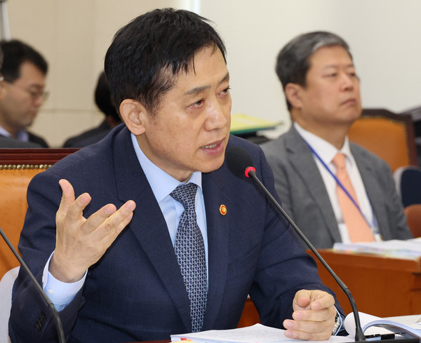 김주현 금융위원장이 국정 감사에서 발언하고 있다. 사진=연합뉴스