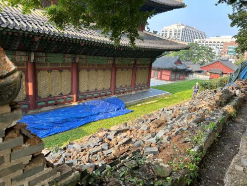 창덕궁 인정전 배면 담장 호우피해 현황. 사진 제공=문화재청