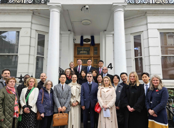 표식 제막 후 기념촬영하는 관계자들. 사진 제공=문화재청