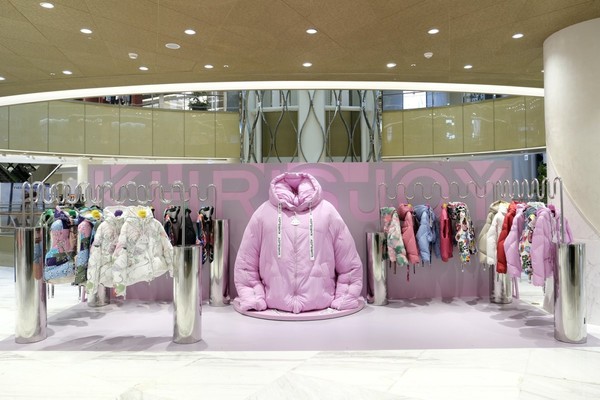 롯데백화점이 에비뉴엘 잠실점 3층에서 '엘리든X크리스조이' 단독 팝업을 진행한다. 사진=롯데백화점