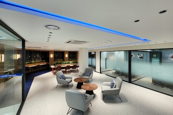 우리은행이 시니어 및 소상공인을 위한 사회공헌 특화점포를 신설했다. 사진=우리은행