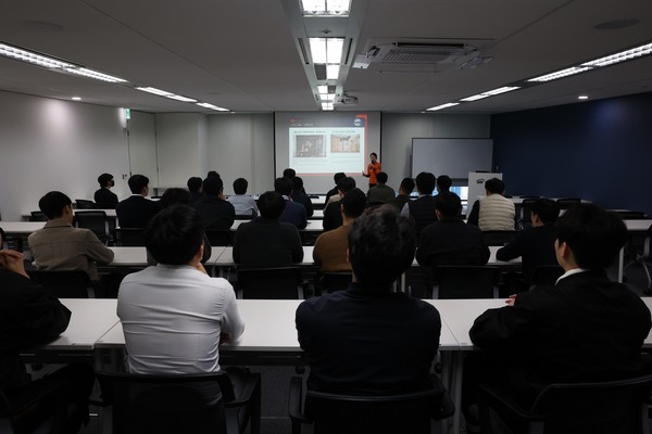 SBI저축은행이 중부소방서와 함께 겨울철 화재사고 예방을 위한 소방교육을 진행했다/사진제공=SBI저축은행