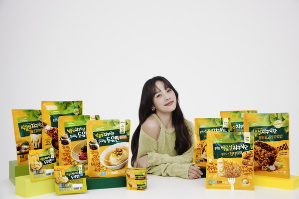 풀무원이 '풀무원지구식단' 캠페인 전속모델로 가수 이효리를 선정했다. 사진=풀무원