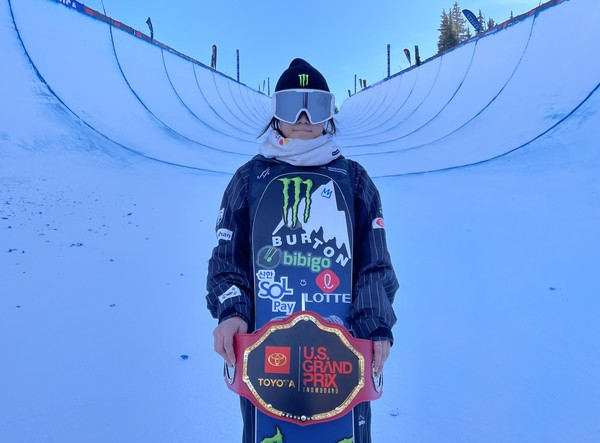 신한카드 후원선수인 스노보드 국가대표 최가온 선수(15, 세화여중)가 국제스키연맹 스노보드 월드컵에서 우승했다. 사진=신한카드(올댓스포츠)