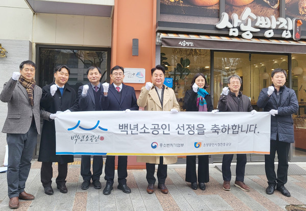 DGB대구은행이 컨설팅 업체 ‘2023년 백년가게 및 백년소공인’ 3곳을 선정했다. 사진= DGB대구은행