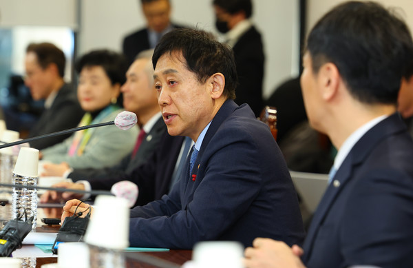 김주현 금융위원장이 '민생경제 지원방안 간담회'에서 발언하고 있다. 사진=연합뉴스