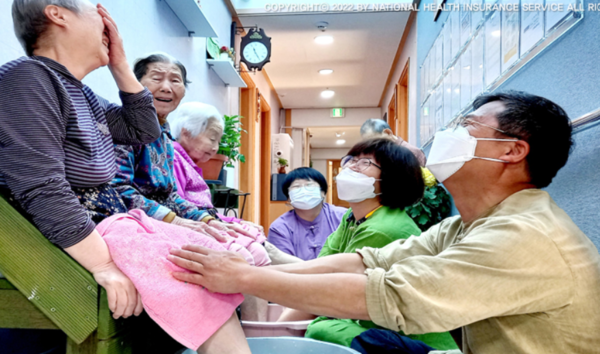 지난 2022년 노인장기요양보험 공모전 사진부문 최우수작. (사진은 기사와 직접 관련이 없습니다.). 사진=노인장기요양보험 홈페이지 갈무리