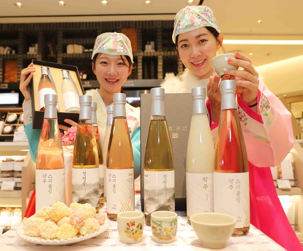 신세계백화점이 다가오는 설을 맞이해 특별한 전통주 선물세트를 선보인다. 사진=신세계백화점
