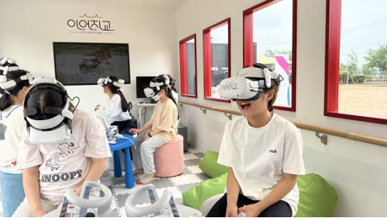 ‘찾아가는 디지털 체험관; 이어지교’ 증강현실(AR) 체험. 사진 제공=문화재청