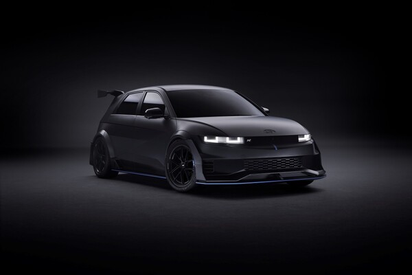 현대자동차가 2024 도쿄 오토살롱에서 'N퍼포먼스 파츠'를 장착한 아이오닉 5N 퍼포먼스 콘셉트 모델  'NPX1'을 공개했다. 사진=현대차