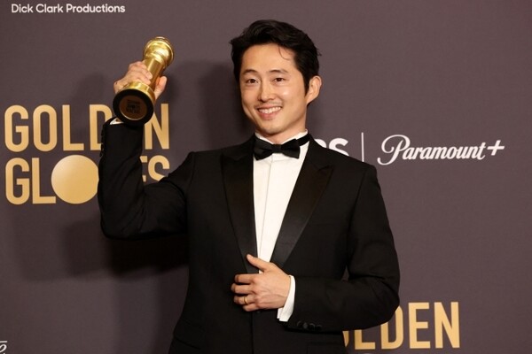 한국계 미국 배우 스티븐 연이 골든 글로브에 이어 크리틱스 초이스 어워즈에서도 남우주연상을 수상했다. 사진=연합뉴스